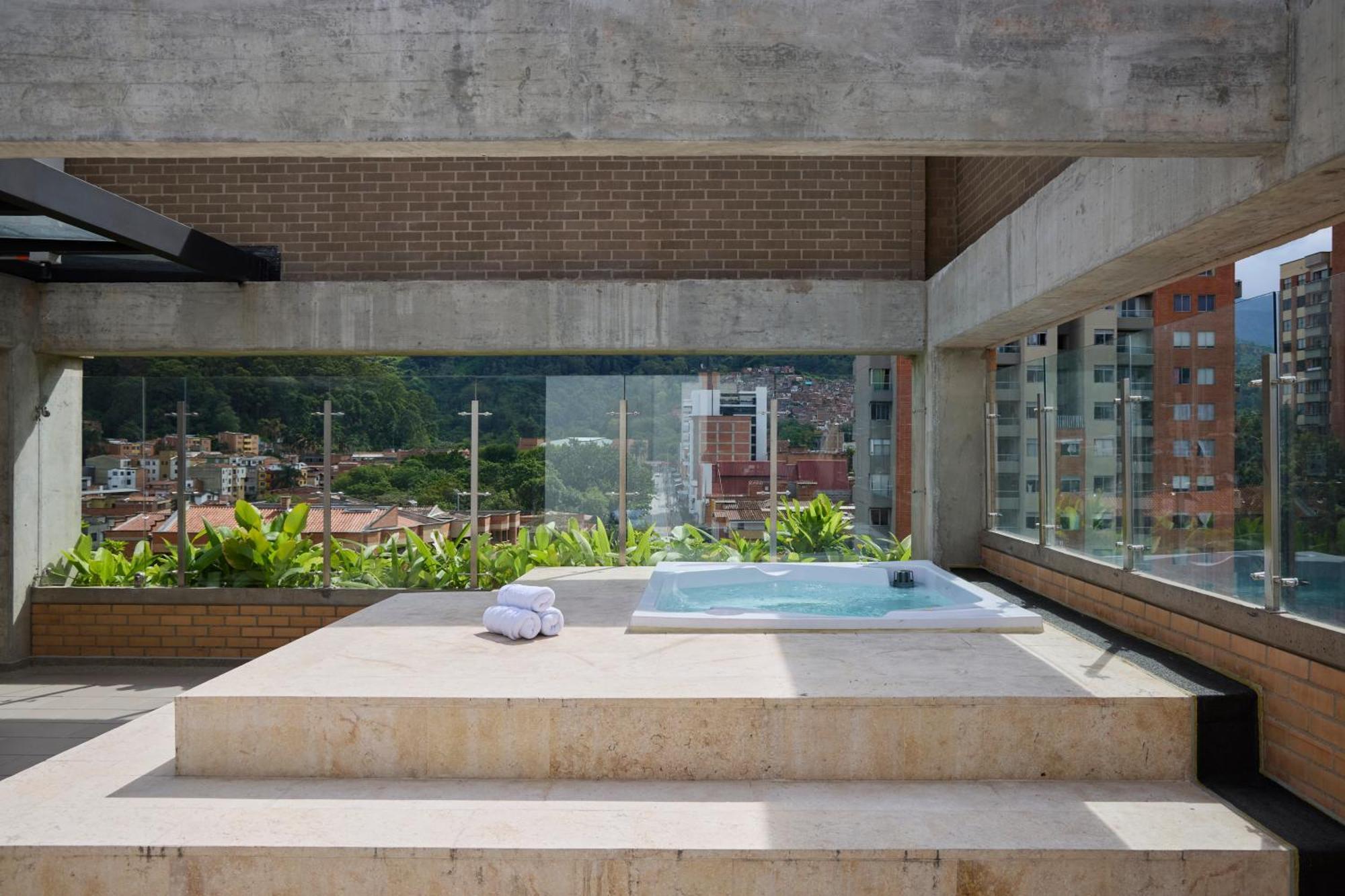 30 Living Suites Medellín Esterno foto