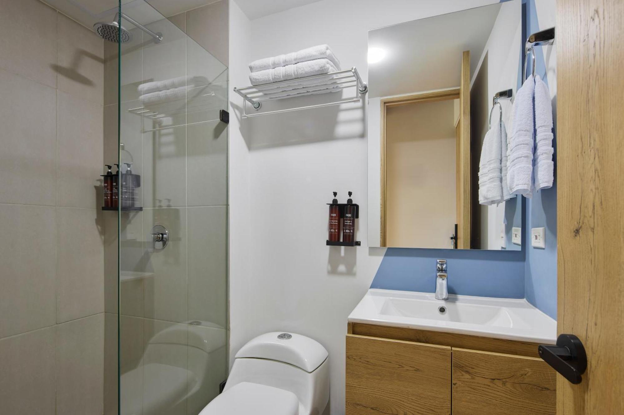 30 Living Suites Medellín Esterno foto