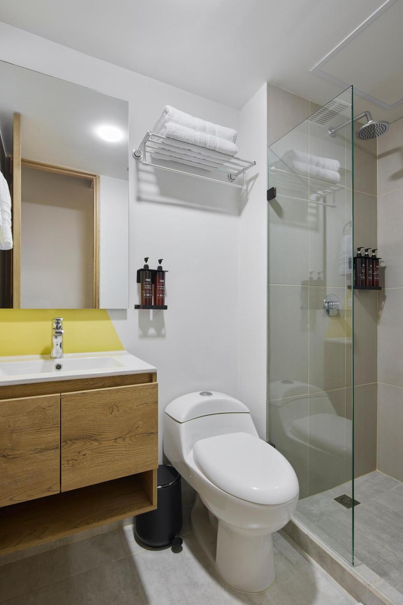 30 Living Suites Medellín Esterno foto